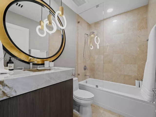 3-bedroom condo for sale in Miami - 901 Brickell Key Blvd 3304 - MondialRealty