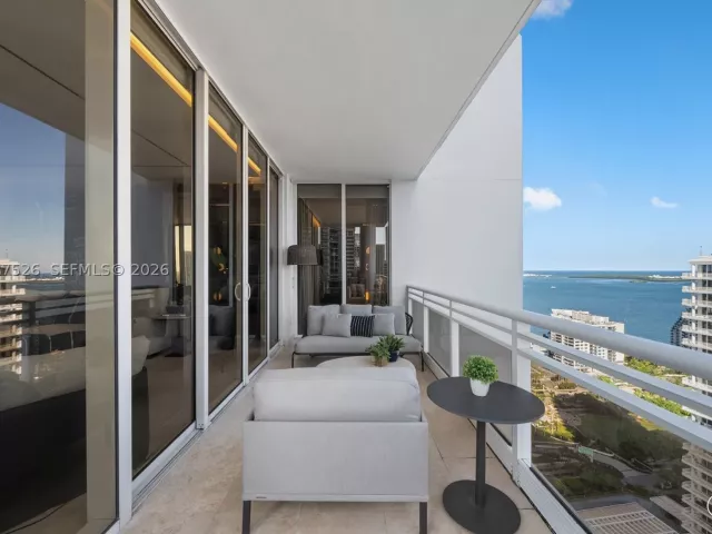 3-bedroom condo for sale in Miami - 901 Brickell Key Blvd 3304 - MondialRealty