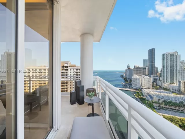 3-bedroom condo for sale in Miami - 901 Brickell Key Blvd 3304 - MondialRealty