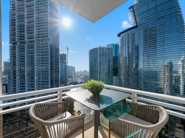 3-bedroom condo for sale in Miami - 901 Brickell Key Blvd 3304 - MondialRealty