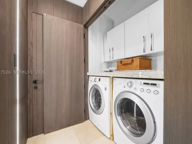 3-bedroom condo for sale in Miami - 901 Brickell Key Blvd 3304 - MondialRealty