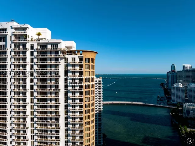 3-bedroom condo for sale in Miami - 901 Brickell Key Blvd 3304 - MondialRealty