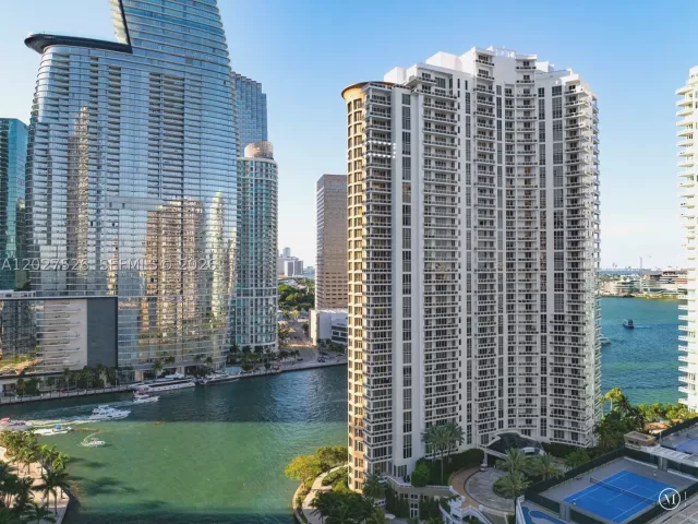 3-bedroom condo for sale in Miami - 901 Brickell Key Blvd 3304 - MondialRealty