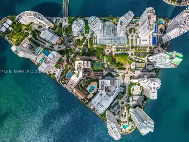3-bedroom condo for sale in Miami - 901 Brickell Key Blvd 3304 - MondialRealty