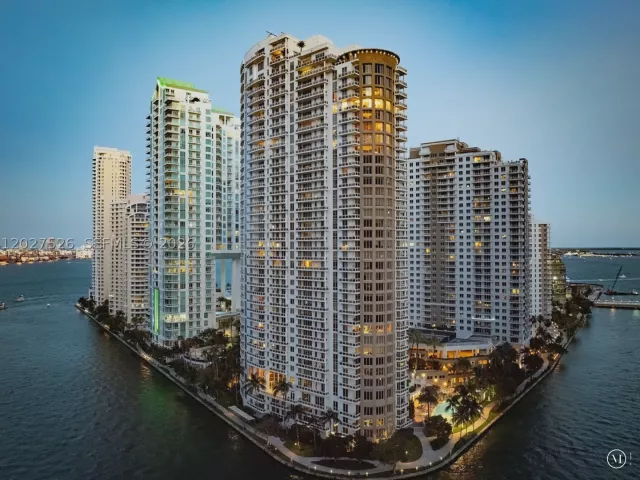 3-bedroom condo for sale in Miami - 901 Brickell Key Blvd 3304 - MondialRealty