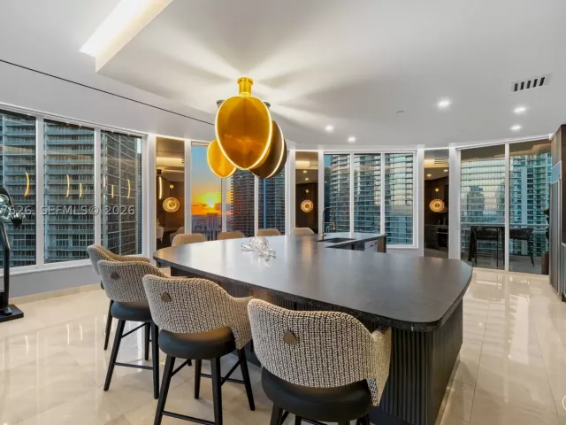 3-bedroom condo for sale in Miami - 901 Brickell Key Blvd 3304 - MondialRealty