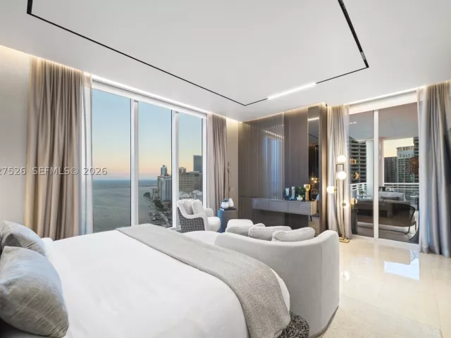 3-bedroom condo for sale in Miami - 901 Brickell Key Blvd 3304 - MondialRealty