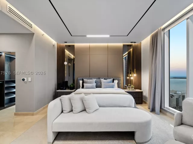 3-bedroom condo for sale in Miami - 901 Brickell Key Blvd 3304 - MondialRealty