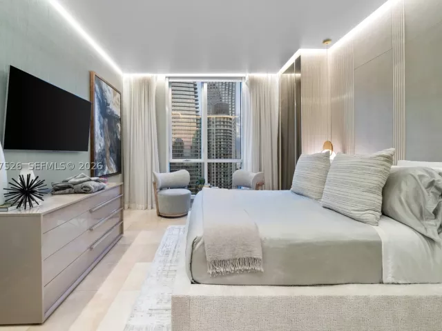 3-bedroom condo for sale in Miami - 901 Brickell Key Blvd 3304 - MondialRealty