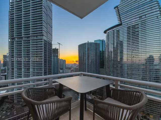 3-bedroom condo for sale in Miami - 901 Brickell Key Blvd 3304 - MondialRealty