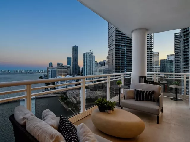 3-bedroom condo for sale in Miami - 901 Brickell Key Blvd 3304 - MondialRealty