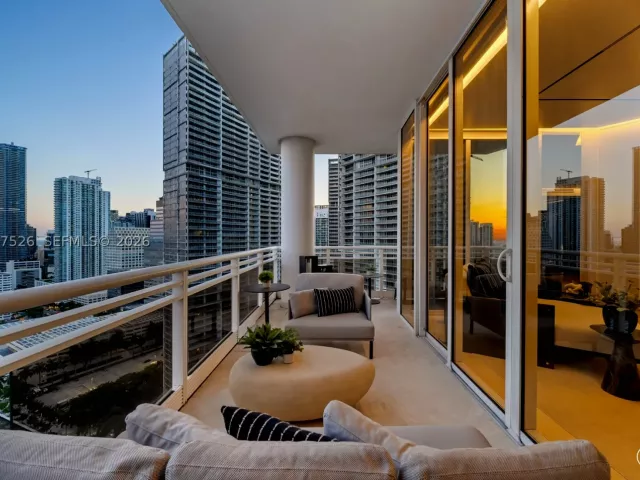 3-bedroom condo for sale in Miami - 901 Brickell Key Blvd 3304 - MondialRealty