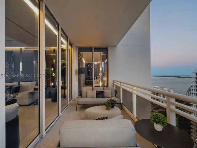 3-bedroom condo for sale in Miami - 901 Brickell Key Blvd 3304 - MondialRealty