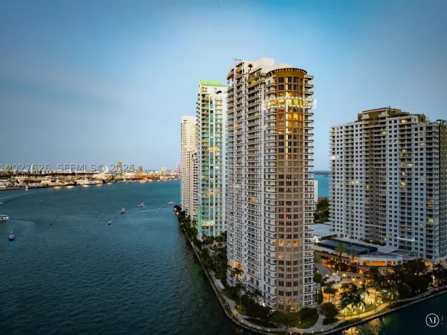 3-bedroom condo for sale in Miami - 901 Brickell Key Blvd 3304 - MondialRealty