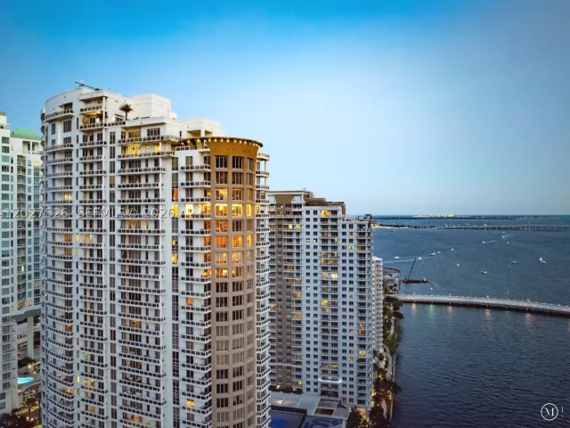3-bedroom condo for sale in Miami - 901 Brickell Key Blvd 3304 - MondialRealty