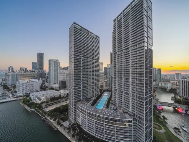 3-bedroom condo for sale in Miami - 901 Brickell Key Blvd 3304 - MondialRealty