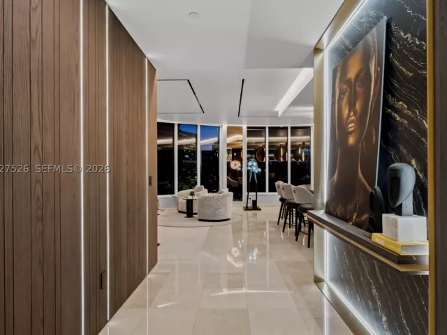 3-bedroom condo for sale in Miami - 901 Brickell Key Blvd 3304 - MondialRealty