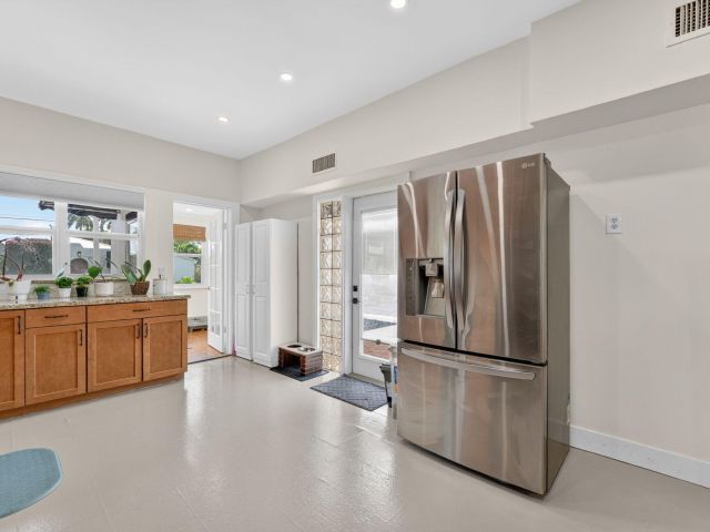 4-bedroom home for sale in Pompano Beach - 400 NE 5th Avenue - MondialRealty