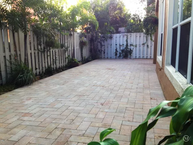 4-bedroom home for sale in Fort Lauderdale - 3775 SW 50th Street - MondialRealty