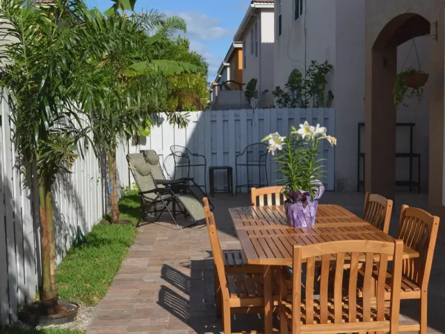 4-bedroom home for sale in Fort Lauderdale - 3775 SW 50th Street - MondialRealty