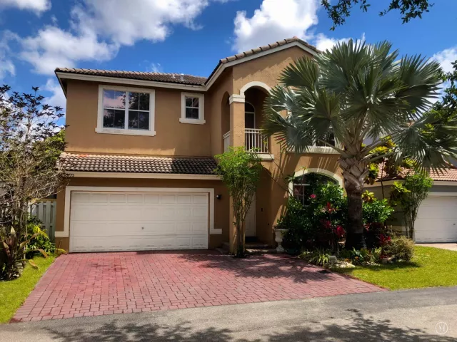 4-bedroom home for sale in Fort Lauderdale - 3775 SW 50th Street - MondialRealty