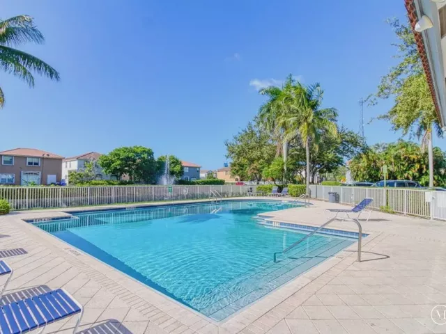 4-bedroom home for sale in Fort Lauderdale - 3775 SW 50th Street - MondialRealty