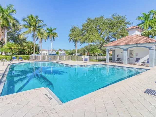 4-bedroom home for sale in Fort Lauderdale - 3775 SW 50th Street - MondialRealty