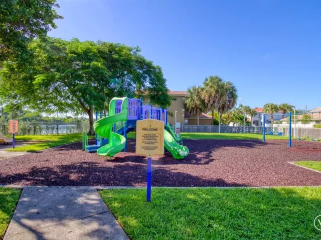 4-bedroom home for sale in Fort Lauderdale - 3775 SW 50th Street - MondialRealty