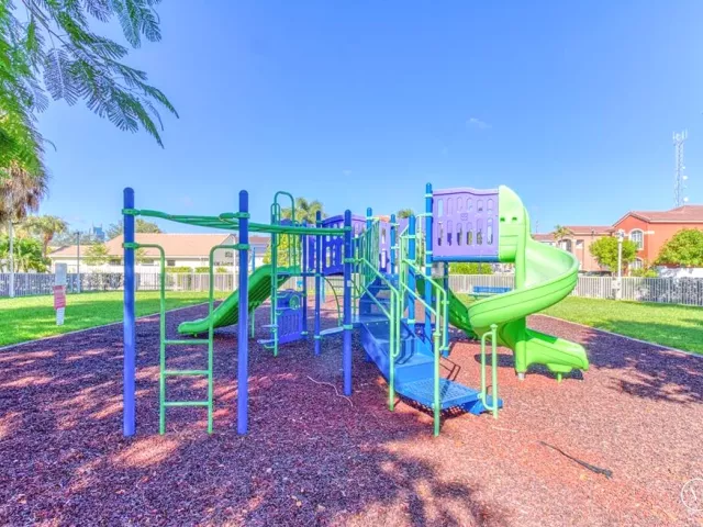 4-bedroom home for sale in Fort Lauderdale - 3775 SW 50th Street - MondialRealty