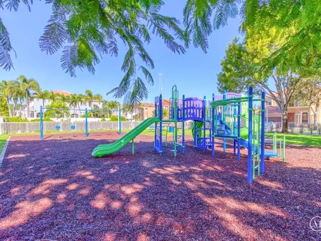 4-bedroom home for sale in Fort Lauderdale - 3775 SW 50th Street - MondialRealty
