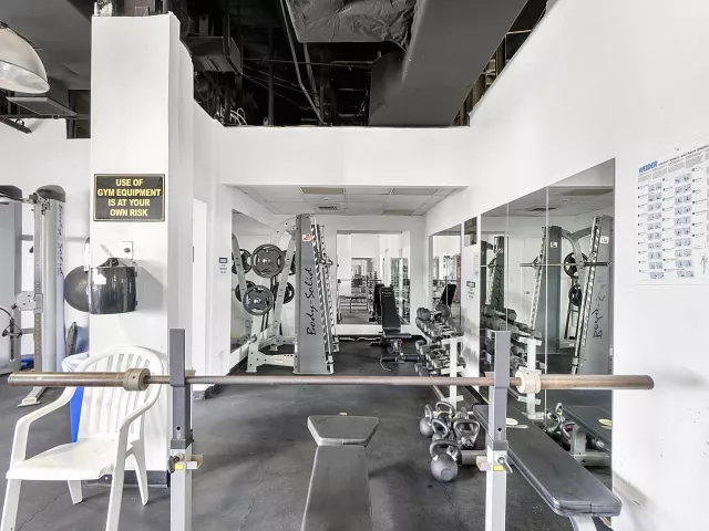 2-bedroom condo for sale in Hollywood - 2751 S Ocean Drive 602s - MondialRealty