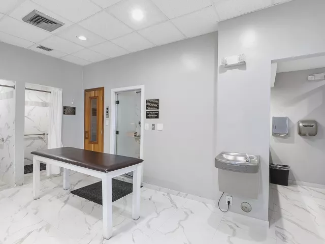2-bedroom condo for sale in Hollywood - 2751 S Ocean Drive 602s - MondialRealty