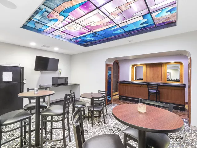 2-bedroom condo for sale in Hollywood - 2751 S Ocean Drive 602s - MondialRealty