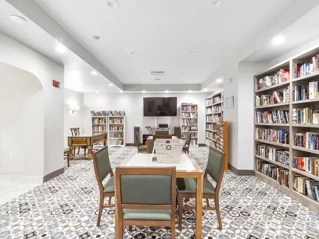 2-bedroom condo for sale in Hollywood - 2751 S Ocean Drive 602s - MondialRealty
