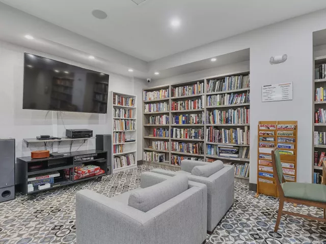 2-bedroom condo for sale in Hollywood - 2751 S Ocean Drive 602s - MondialRealty