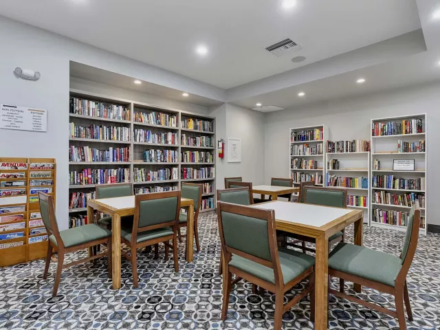 2-bedroom condo for sale in Hollywood - 2751 S Ocean Drive 602s - MondialRealty