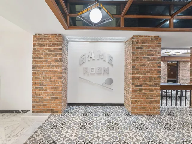 2-bedroom condo for sale in Hollywood - 2751 S Ocean Drive 602s - MondialRealty