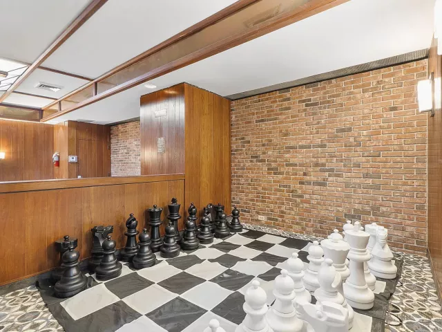 2-bedroom condo for sale in Hollywood - 2751 S Ocean Drive 602s - MondialRealty