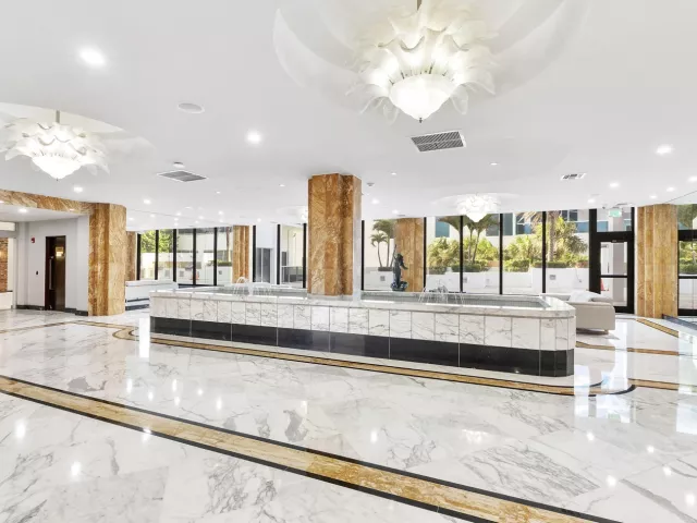 2-bedroom condo for sale in Hollywood - 2751 S Ocean Drive 602s - MondialRealty