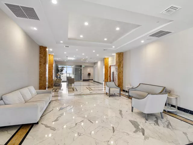 2-bedroom condo for sale in Hollywood - 2751 S Ocean Drive 602s - MondialRealty