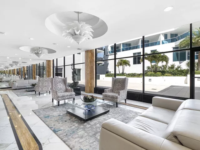 2-bedroom condo for sale in Hollywood - 2751 S Ocean Drive 602s - MondialRealty