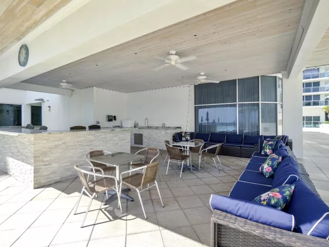 2-bedroom condo for sale in Hollywood - 2751 S Ocean Drive 602s - MondialRealty