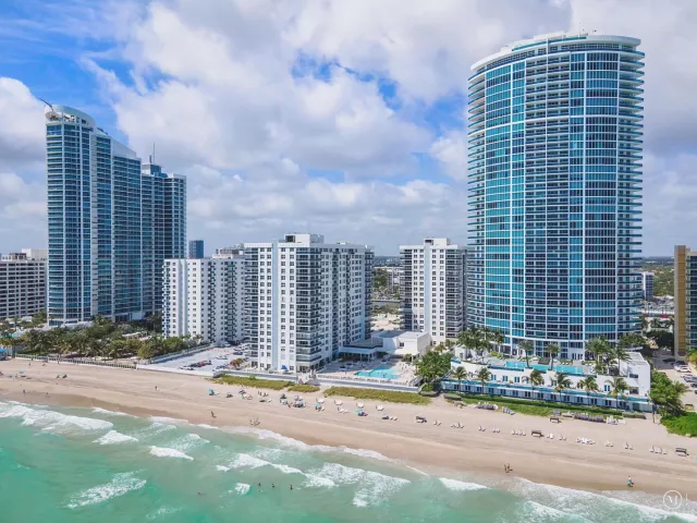 2-bedroom condo for sale in Hollywood - 2751 S Ocean Drive 602s - MondialRealty