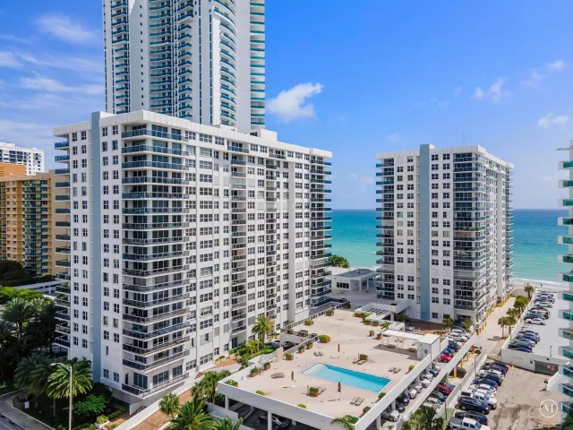 2-bedroom condo for sale in Hollywood - 2751 S Ocean Drive 602s - MondialRealty