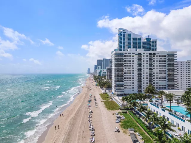 2-bedroom condo for sale in Hollywood - 2751 S Ocean Drive 602s - MondialRealty