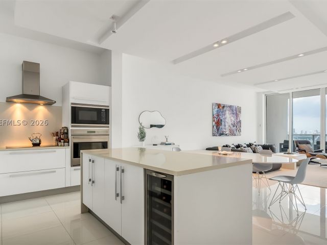 3-bedroom condo for rent in Miami - 2020 N Bayshore Dr 2603 - MondialRealty