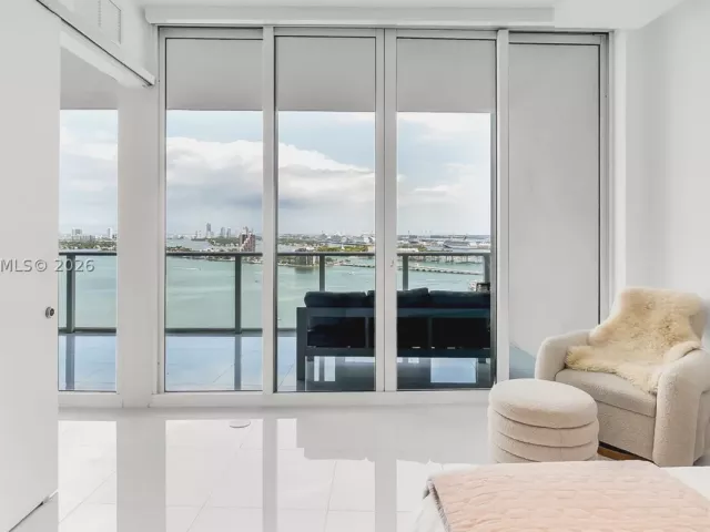 3-bedroom condo for rent in Miami - 2020 N Bayshore Dr 2603 - MondialRealty