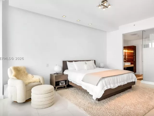 3-bedroom condo for rent in Miami - 2020 N Bayshore Dr 2603 - MondialRealty