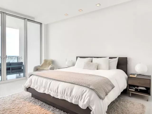 3-bedroom condo for rent in Miami - 2020 N Bayshore Dr 2603 - MondialRealty