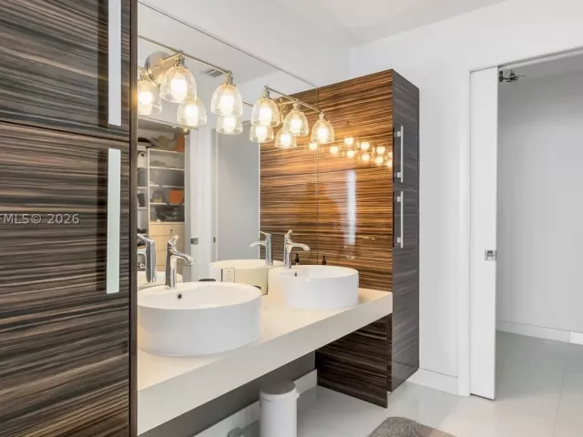 3-bedroom condo for rent in Miami - 2020 N Bayshore Dr 2603 - MondialRealty